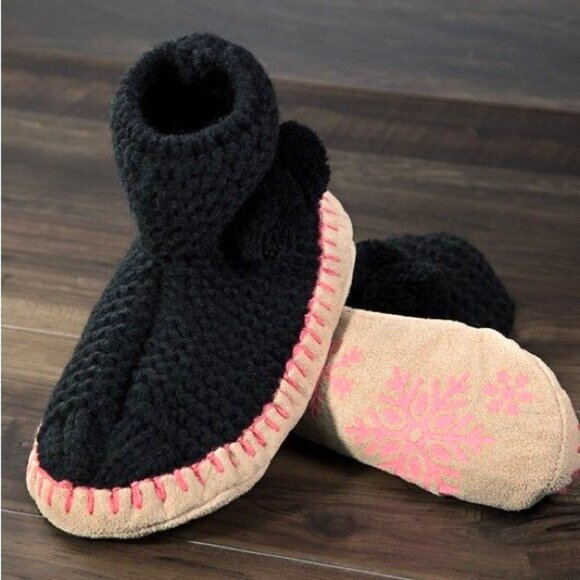 Hand Knitted Snowflake Slipper Booties Women Size 6/7 Small/Med Lined Black Pink - Picture 1 of 7